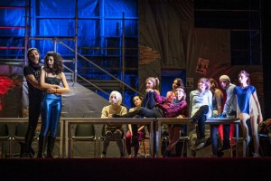 Gli attori di "Buona la Prima" in scena sul palco