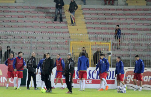 Il riscaldamento dei calciatori del Messina