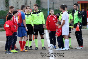 Saluto tra le due squadre