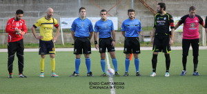 Il saluto tra le due squadre