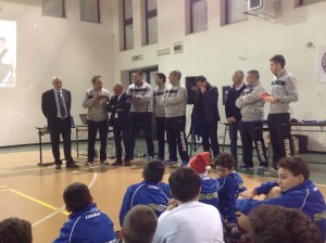 Lo staff dirigenziale e tecnico durante la consegna targhe