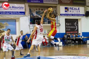 Una fase del derby Costa-Cocuzza