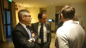 Gli avvocati Giovanni Villari ed Antonio Fazio insieme al loro assistito, Arturo Di Napoli