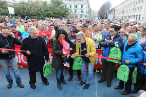 Il taglio del nastro alla Messina Marathon 