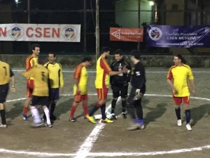 Ingresso in campo agli ordini dell'arbitro Bosio