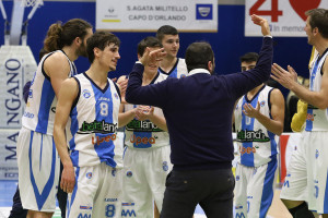 Di Carlo esulta coi suoi ragazzi