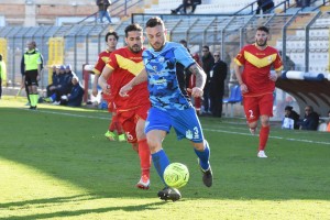 Tomi cerca l'affondo decisivo nel finale