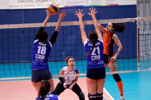 Fase di gioco derby giocato al "PalaJuvara"