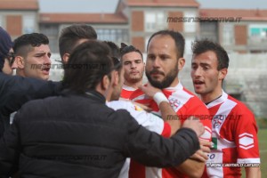 Qualche battibecco tra le due panchine