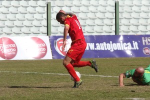 Scardina in possesso di palla (foto Denaro)