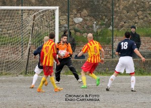 Bucca controlla un cross di Serraino