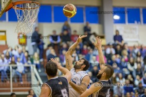 Russo lotta sotto le plance