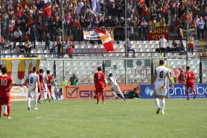 Il rigore trasformato da Lepore (foto Denaro-Fazio)