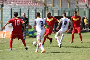 Tavares prova a calciare (foto Denaro)