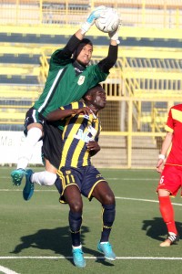Berardi in uscita su Diop (foto Massimiliano Colombo)