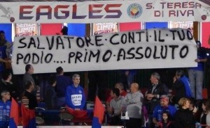La curva del Santa Teresa Volley ricorda il tifoso scomparso