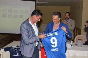 Il ct Agostini riceve la maglia