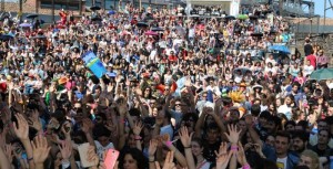 Una panoramica della folla in area palco ad "Etna Comics" nell'edizione del 2015