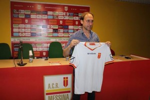 Tosto in posa con la maglia