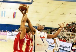 Rolando Howell con la maglia dell'Upea