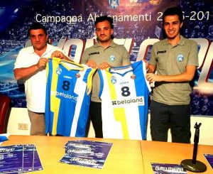  Direttore Sportivo Giuseppe Sindoni e il Direttore Marketing e Comunicazione Giuseppe Famiani presentano la nuova maglia da gioco