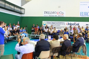 La sala gremita del PalaRescifina