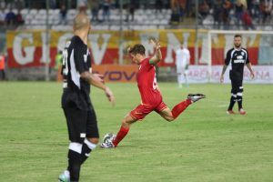 Musacci calcia la sfera 