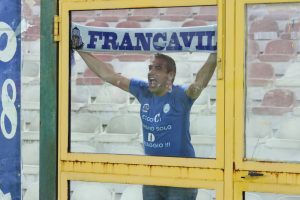 Un tifoso della Virtus Francavilla