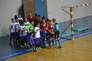 L'ingresso in campo delle due squadre