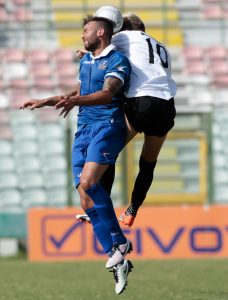 Milinkovic stacca di testa (foto Giovanni Chillemi)
