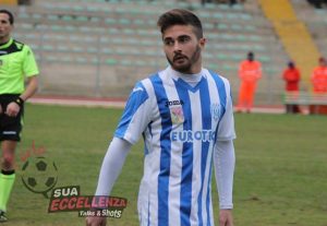 Mincica con la maglia del Gela