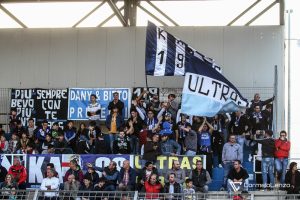 Il tifo caloroso del gruppo KAOS a sostegno del Sant'Agata