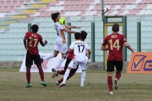 Mancini stoppa un pallone (foto Denaro)