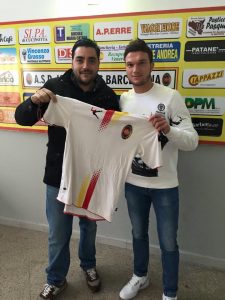 Pitarresi e Grasso posano con la maglia dell'Igea