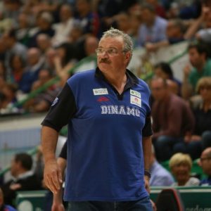 Meo Sacchetti in panchina nel magico anno con la Dinamo Sassari