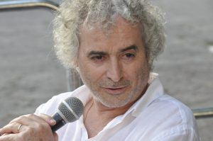 Leggere il presente