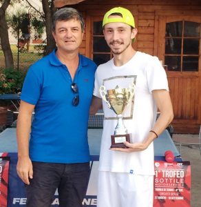 Il delegato FIT Branca premia Andrea Buda