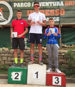 Il team bike 2000 sul podio