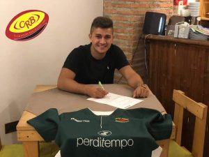 Giuseppe Sgrò appone la firma al contratto