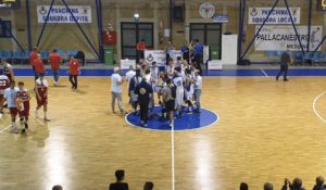 La Nuova Pallacanestro Messina Cocuzza festeggia la vittoria nel derby col Minibasket Milazzo