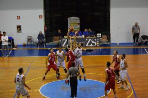 Basket School Messina CUS Catania Palla al due