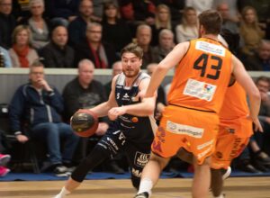 Il giocatore svedese impegnato con la maglia di Koping Stars