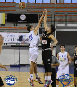 La palla a due di Svincolati-Viola U 17