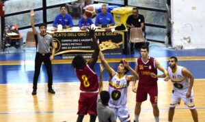 Palla a due tra Basket School Messina e Sport Academy Catanzaro