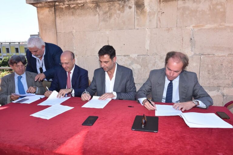 Musica e Teatro, firmato protocollo d’intesa tra Ente Teatro, Università e Conservatorio Corelli