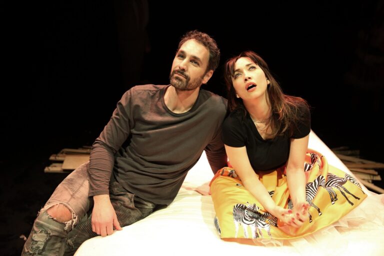 Raoul Bova e Chiara Francini incontrano studenti ed abbonati del Teatro di Messina