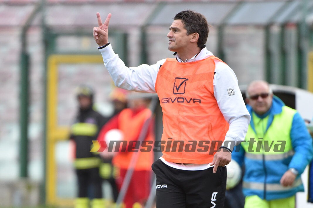 Le indicazioni di Arturo Di Napoli dalla panchina