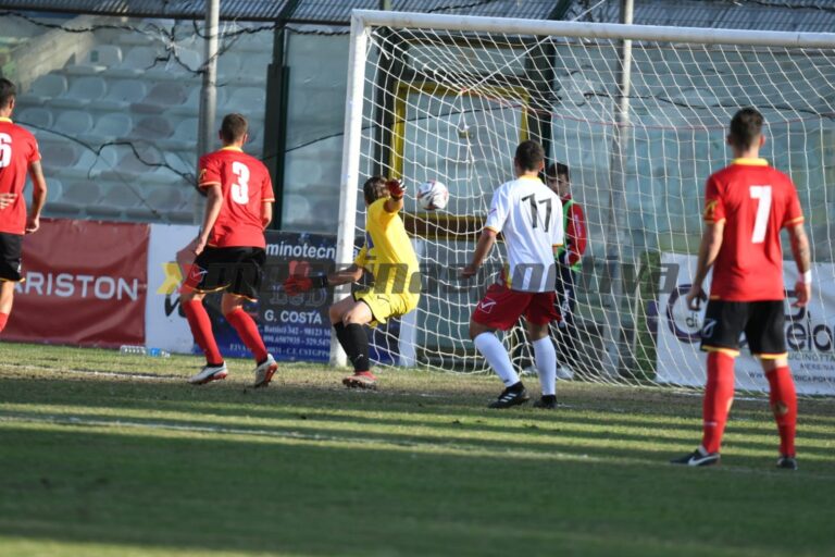 Il Città di Messina conquista una storica vittoria (3-2). Acr ko in un derby emozionante
