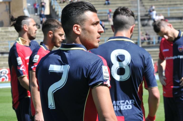 Giuseppe Fornito con la maglia del Cosenza