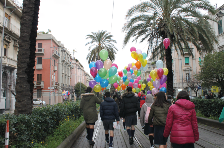 Il maltempo non ferma gli Scout. Il World Thinking Day regala un gesto di pace alla città